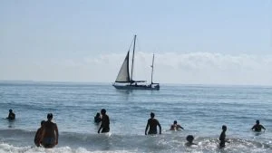 море