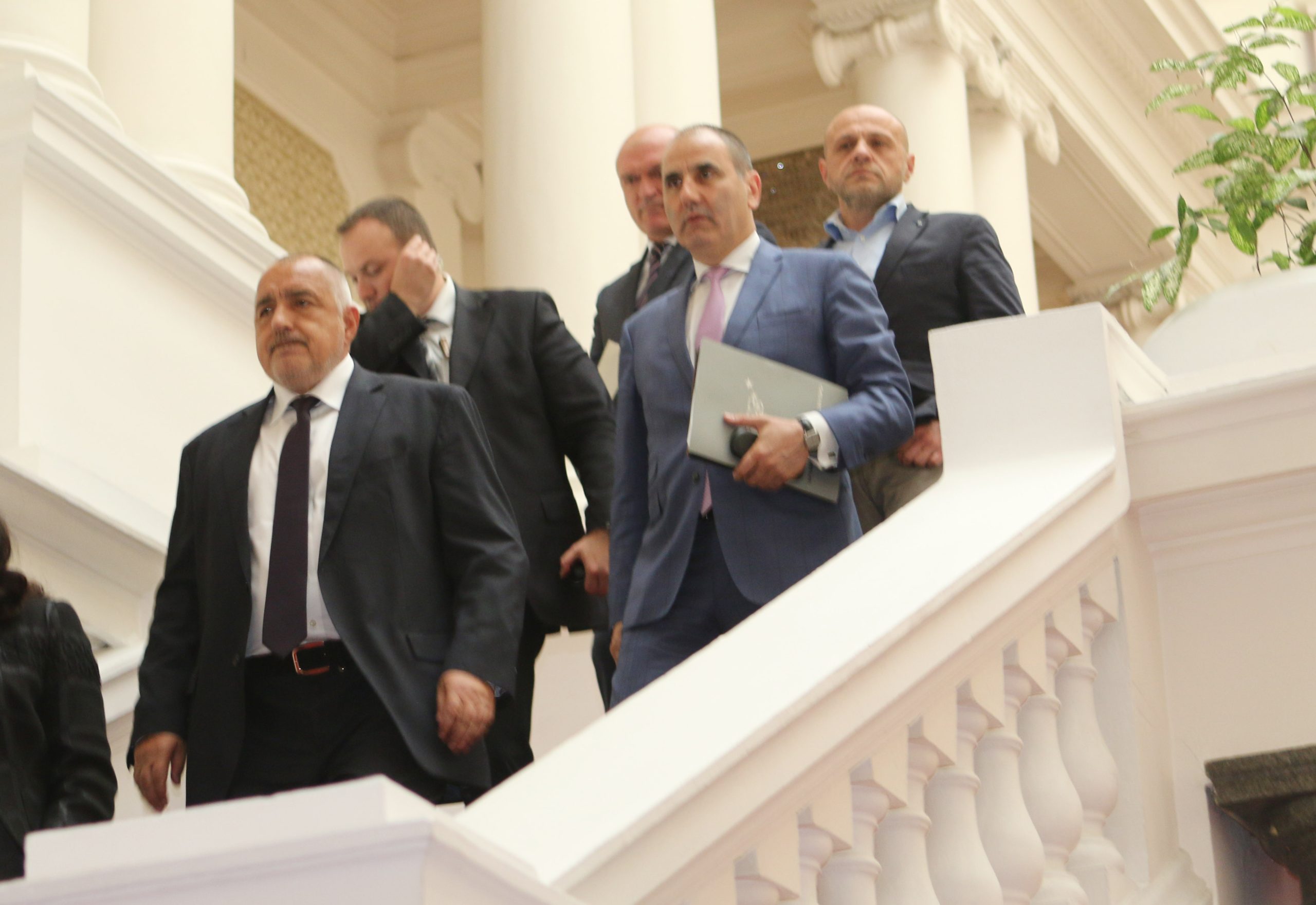 Парламент преговори БСП ГЕРБ Бойко Борисов Цветан Цветанов