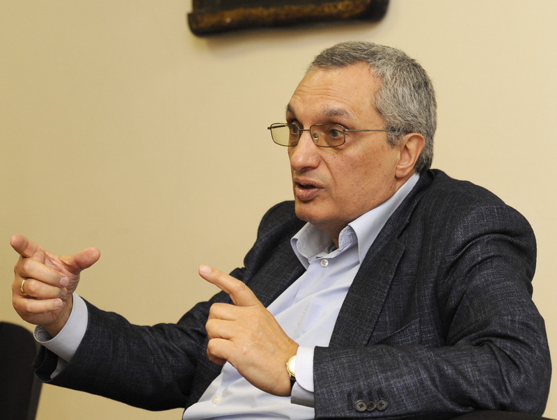 Иван Костов