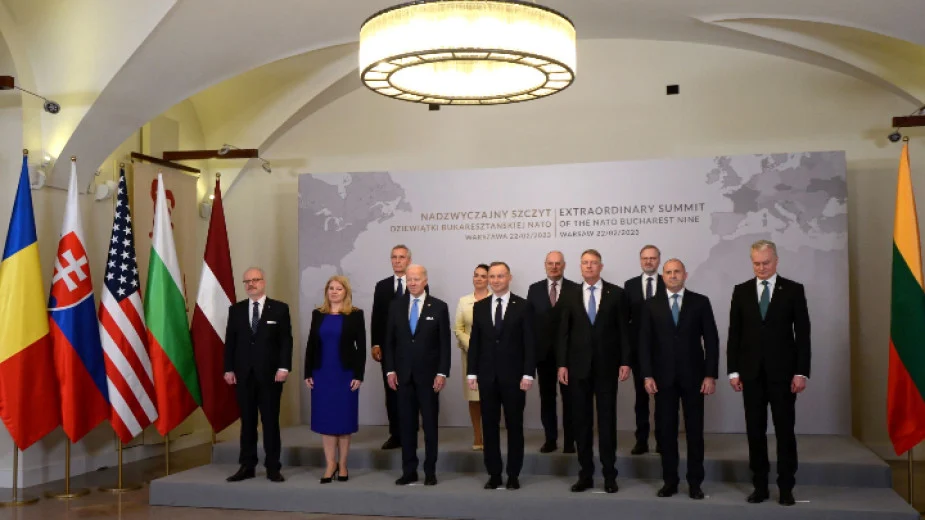 Президентите на страните от Букурещката деветка и президентът на САЩ Джо Байдън във Варшава.