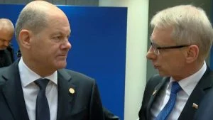 Канцлерът на Германия Олаф Шолц (вляво) и министър-председателят на България Николай Денков - Брюксел