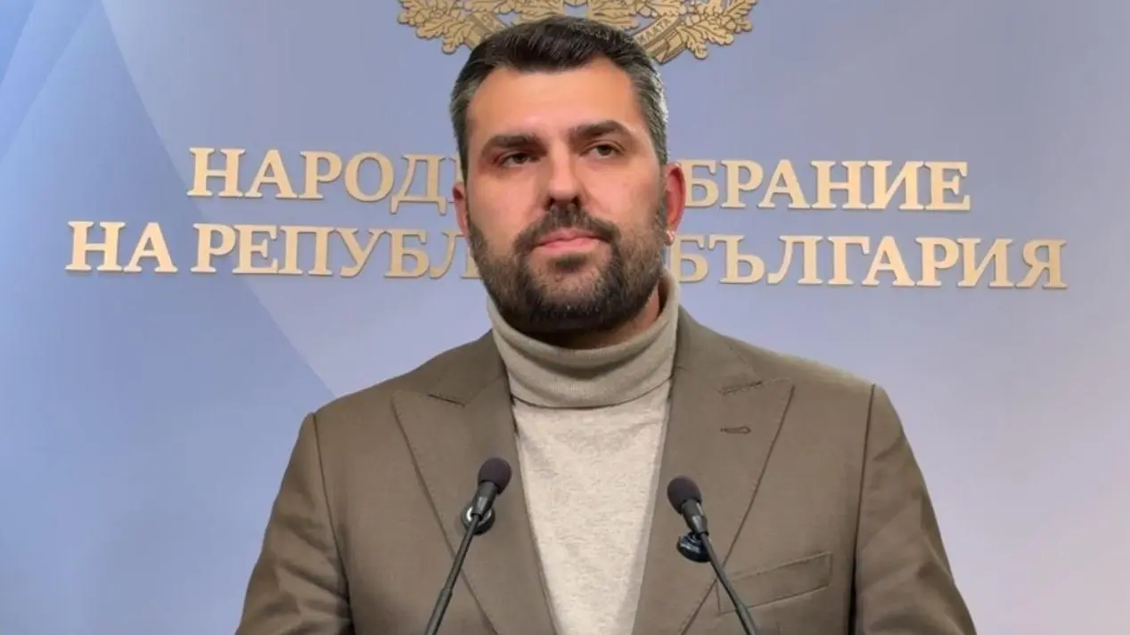 Георг Георгиев разкритикува министър Стоянов за начина, по който съобщи за инцидента с поредния атакуван кораб