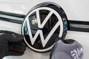 Инвестиция на Volkswagen от 5 млрд. долара повишава акциите на производителя на електромобили Rivian