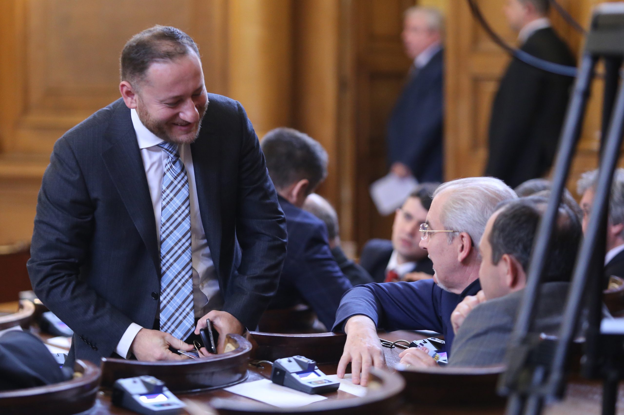 Парламент Лютви Местан