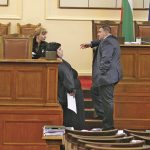 Депутатите от ГЕРБ Искра Фидосова и Емил Радев коментират с министъра на правосъдието Диана Ковачева зачестилите съдебни решения за обезсилване на обезпеченията на кредиторите на фалирали компании.