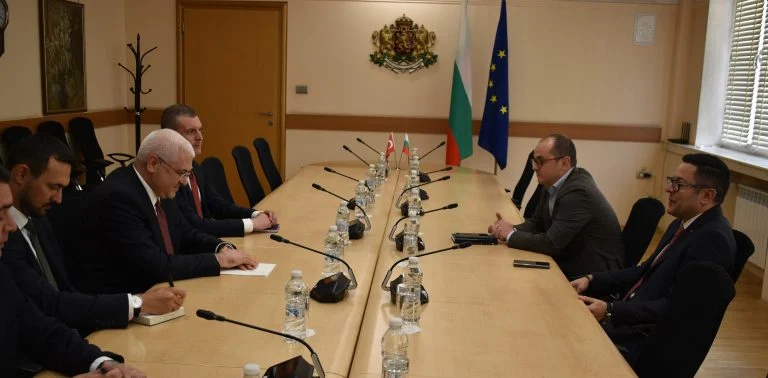 aleksandar pulev i poslanik turcziya mehmet sait uyanak