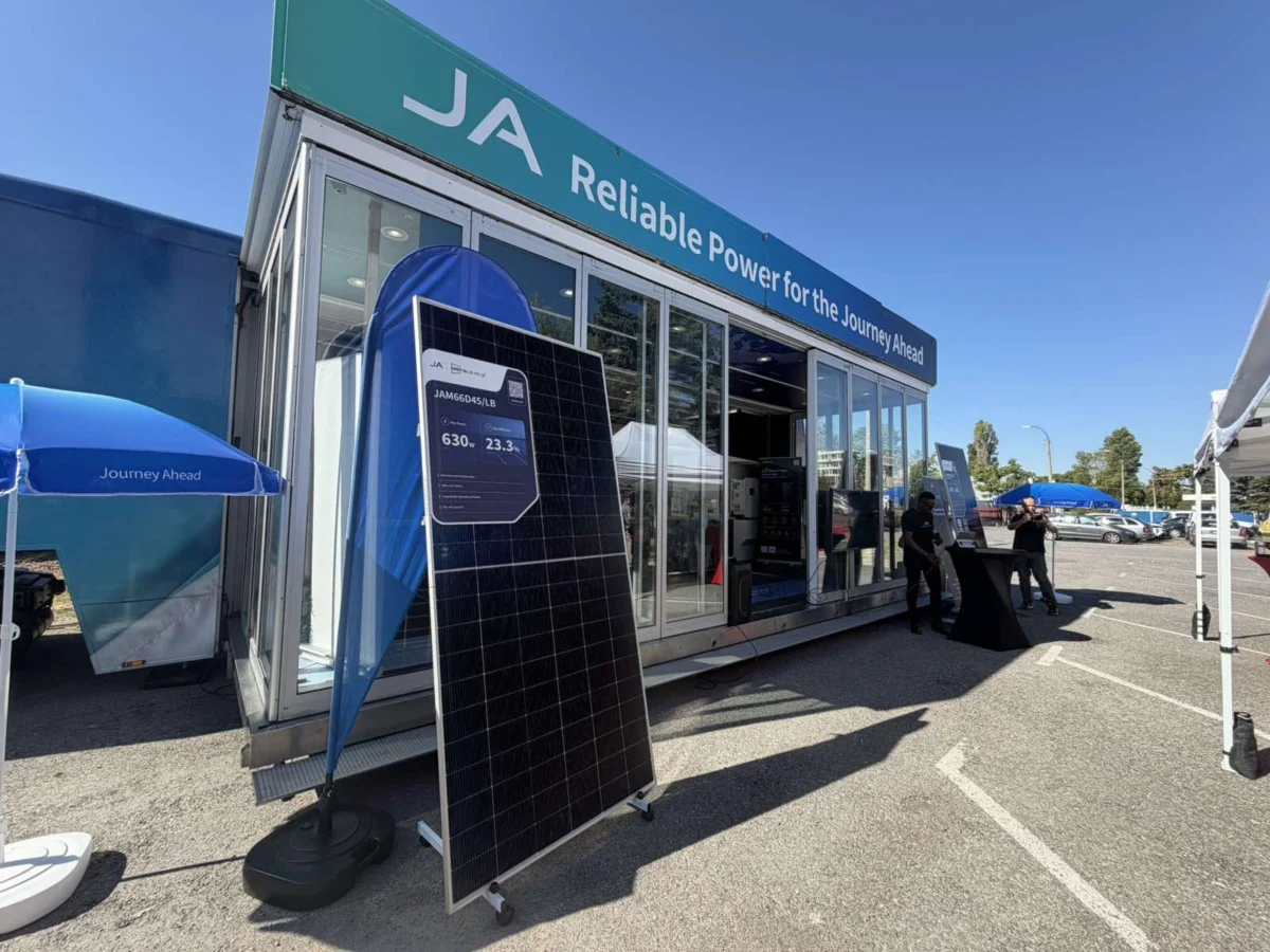 „АмонРа Енерджи“ поема сервизната поддръжка на батериите на JA Solar