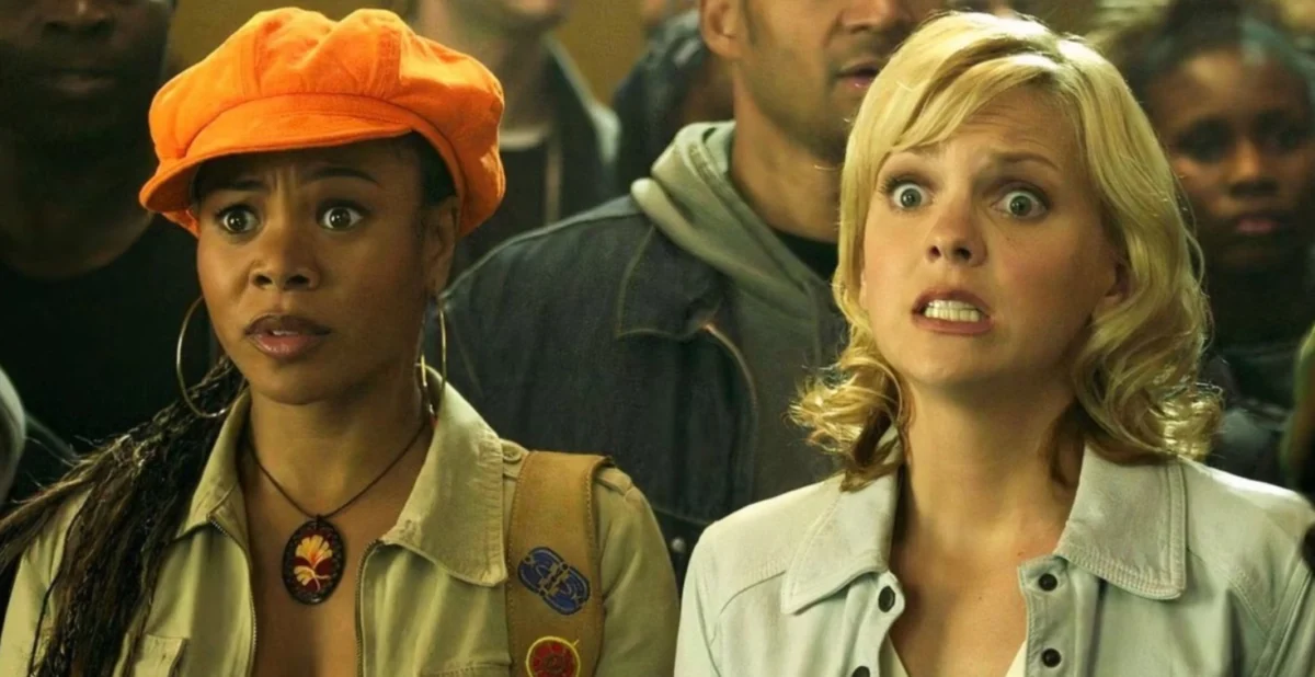 Ана Фарис и Реджина Хол в сцена от "Страшен филм 3".