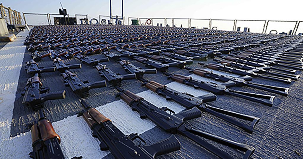 САЩ продават спешно оръжия на Украйна, подаряват заловени боеприпаси за хусите