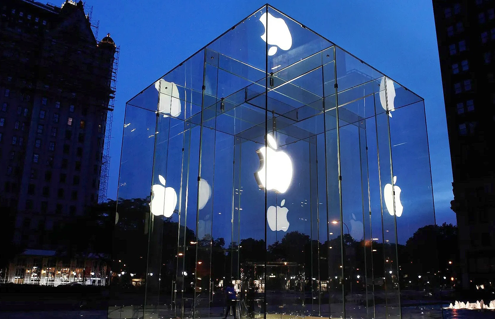 Apple добавя 215 млрд. долара към пазарната си капитализация