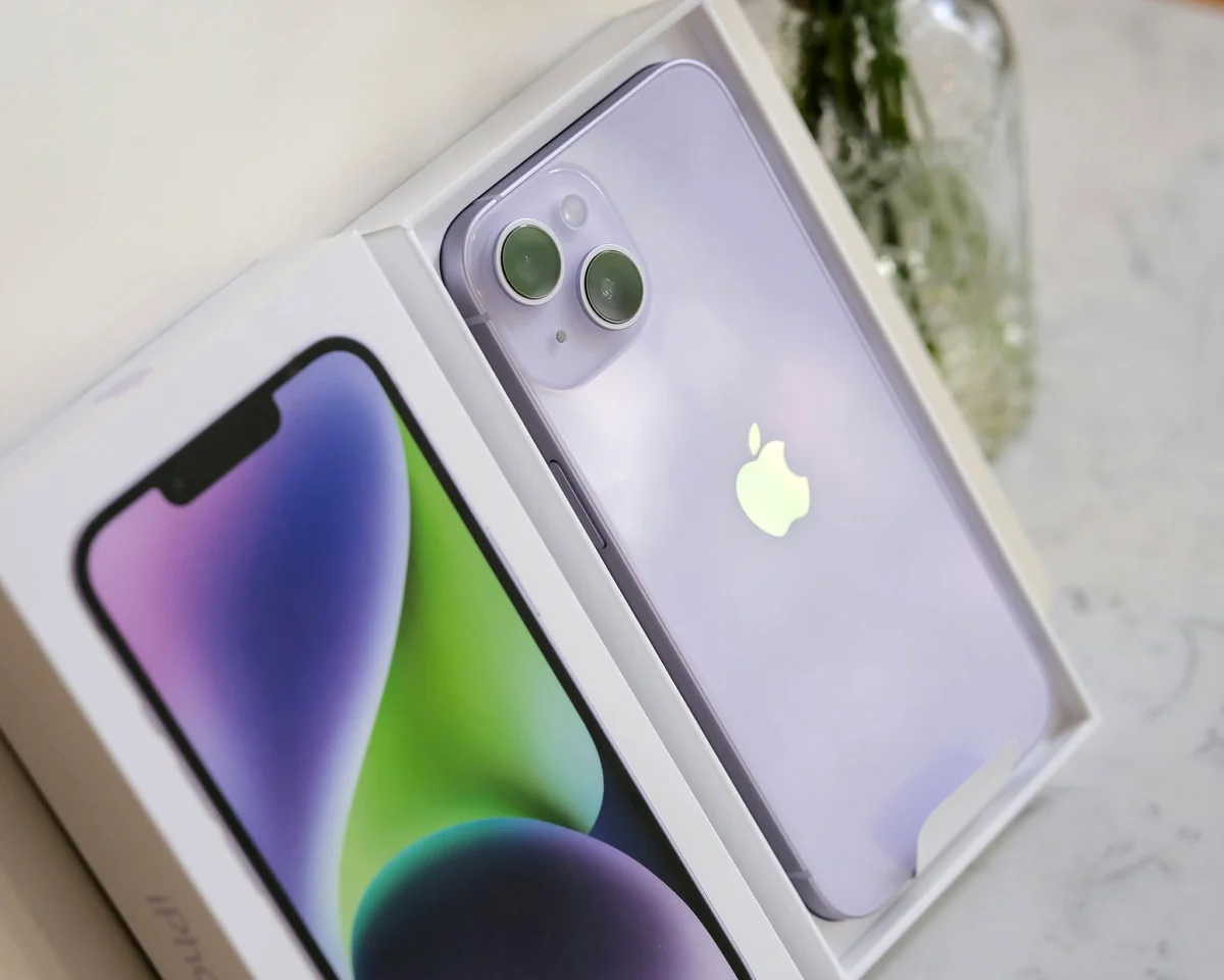 Apple проучва сделки за придобиване на компании за AI чипове