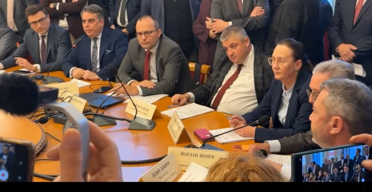 Повече от половин час извънредно свиканата парламентарна комисия по бюджет