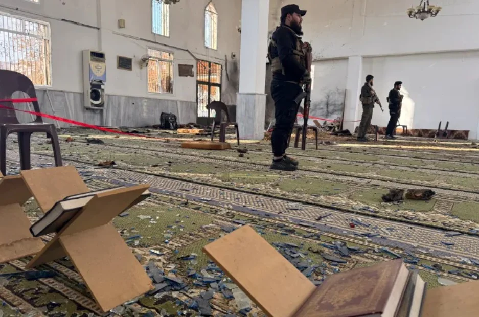 Най-малко осем души са загинали при терористичен атентат в джамия в сирийския град Хомс