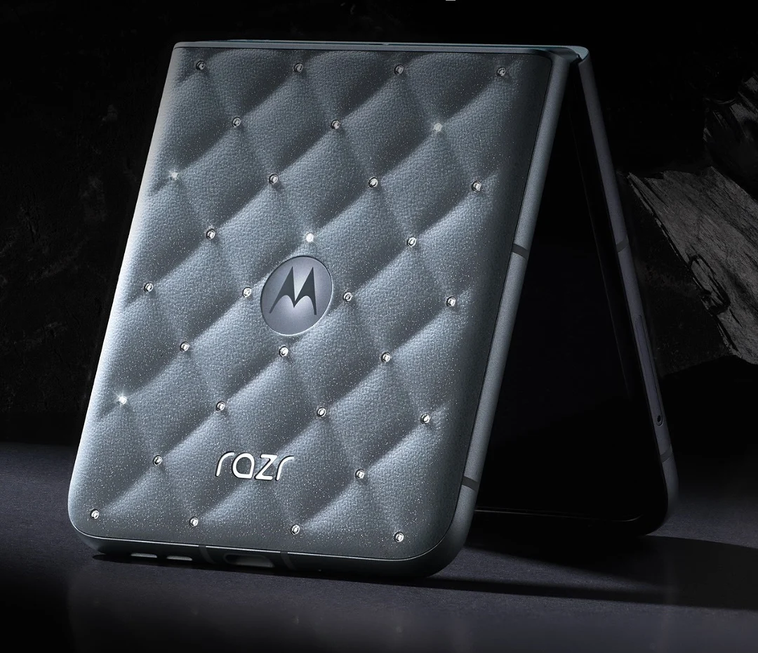 Motorola и Swarovski обединяват сили за ултралуксозен модел Razr с кристали