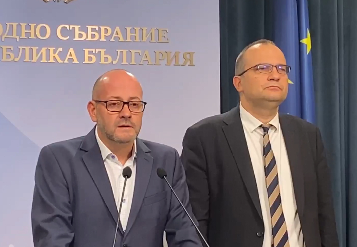 ПП-ДБ пита служебния кабинет защо си вкарва автоголове за сухопътния Шенген