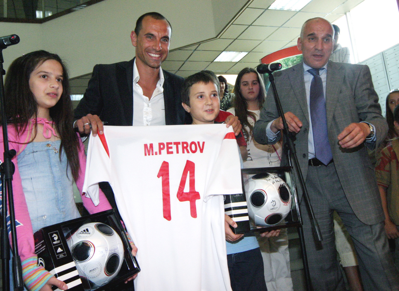 БулбанкНагради за детски рисунки на футболна темаМартин Петров - футболистЛевон Хампарцумян - Уникредит Булбанк