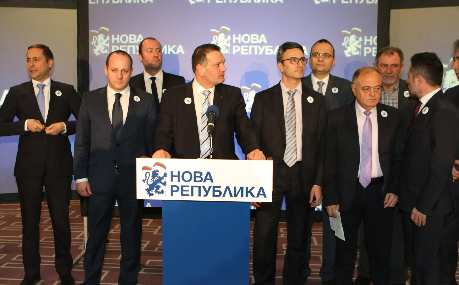 „Бална зала“ на Радисън Блу Гранд Хотел ще бъде обявена Надпартийната платформа Нова Република. Ще присъстват Радан Кънев