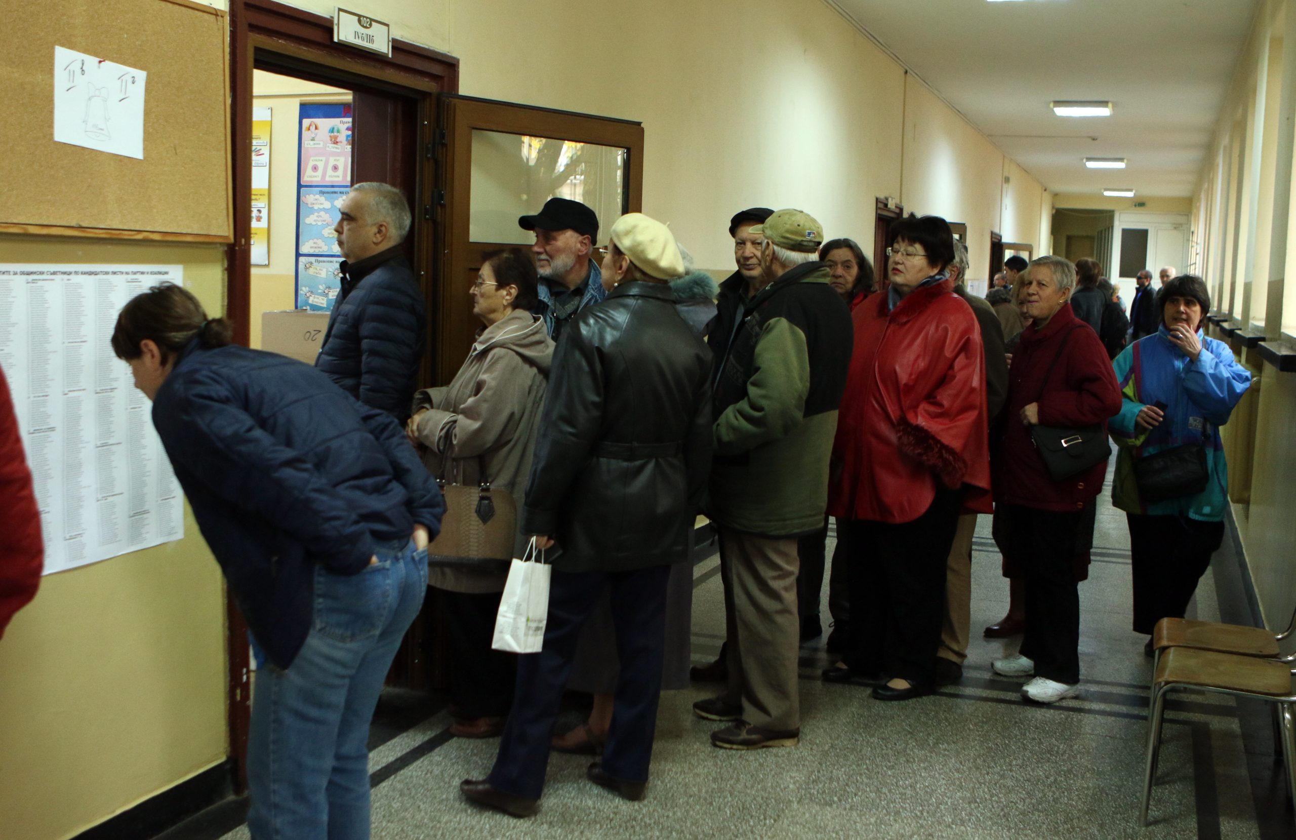 Местни избори 2015 гласуване бюлетини гласоподаватели