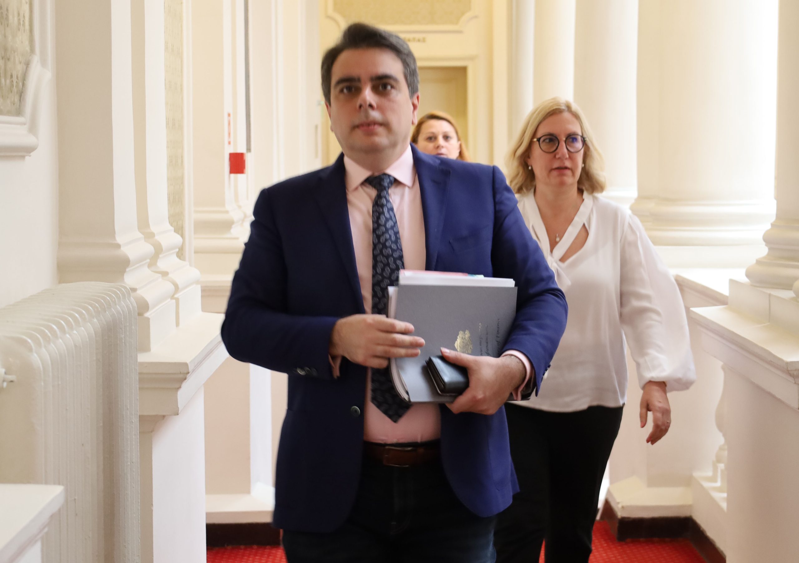Парламент комисия по бюджет и финанси обсъждане за еврото Асен Василев