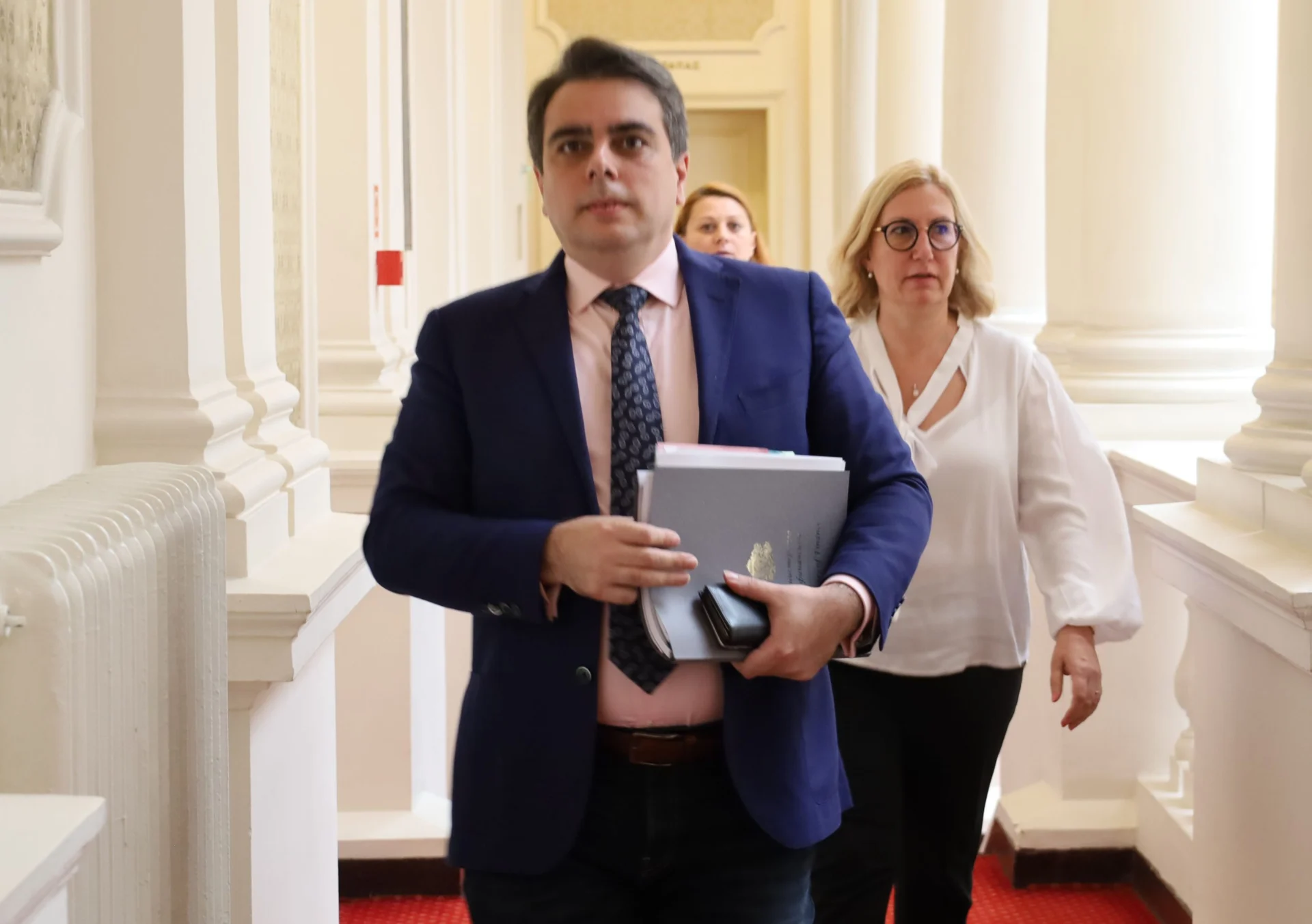 Парламент комисия по бюджет и финанси обсъждане за еврото Асен Василев