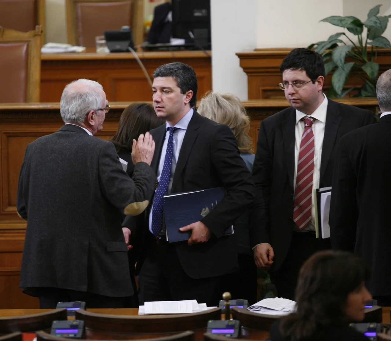 ПарламентСтанислав Станилов - АтакаДрагомир Стойнев - мин. на енергетикатаПетър Чобанов - мин. на финансите