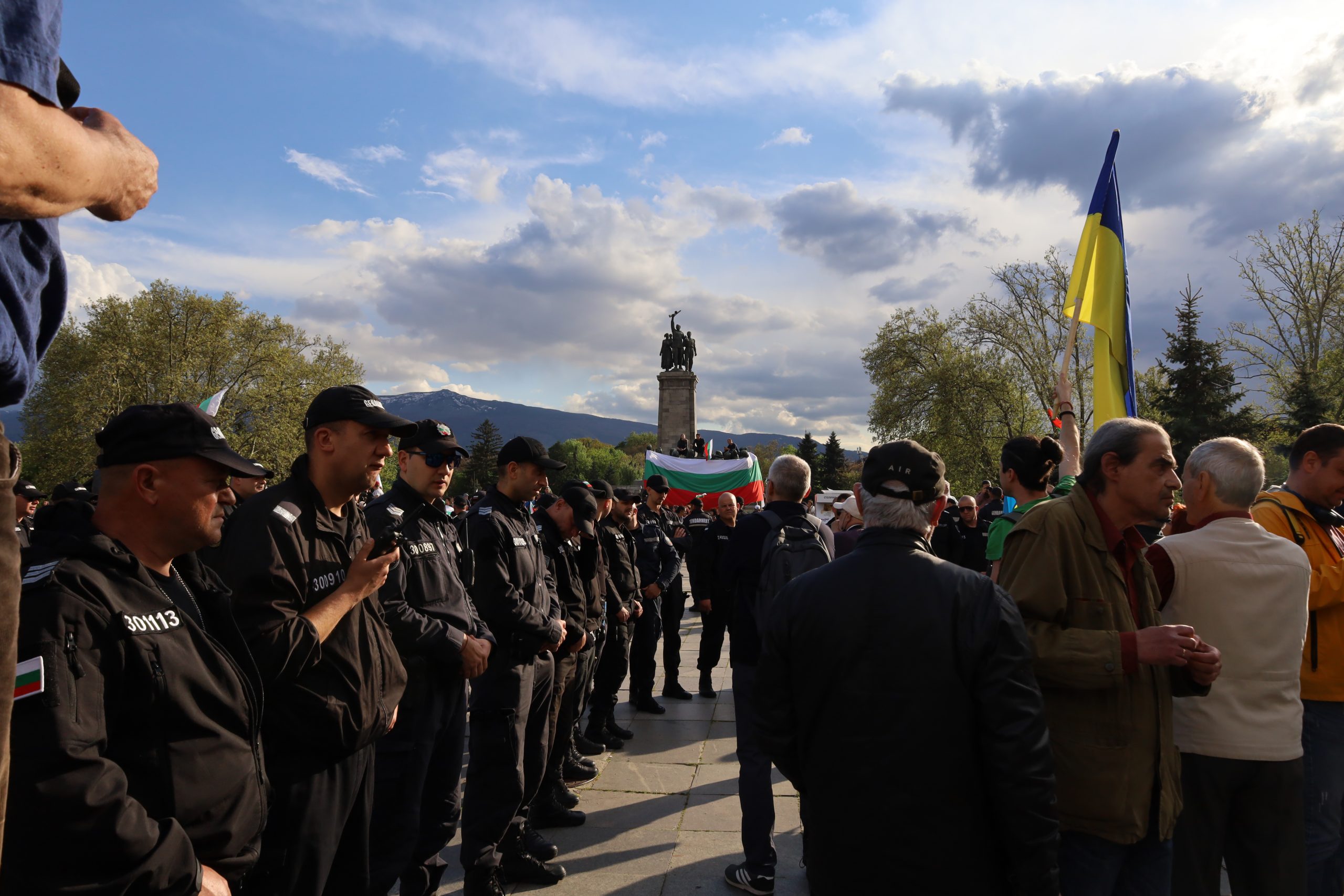 Протест за Украйна пред паметника на съветската армия