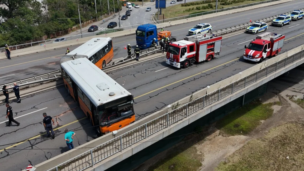 Пострадалите при катастрофата с автобус в София са освободени за домашно лечение