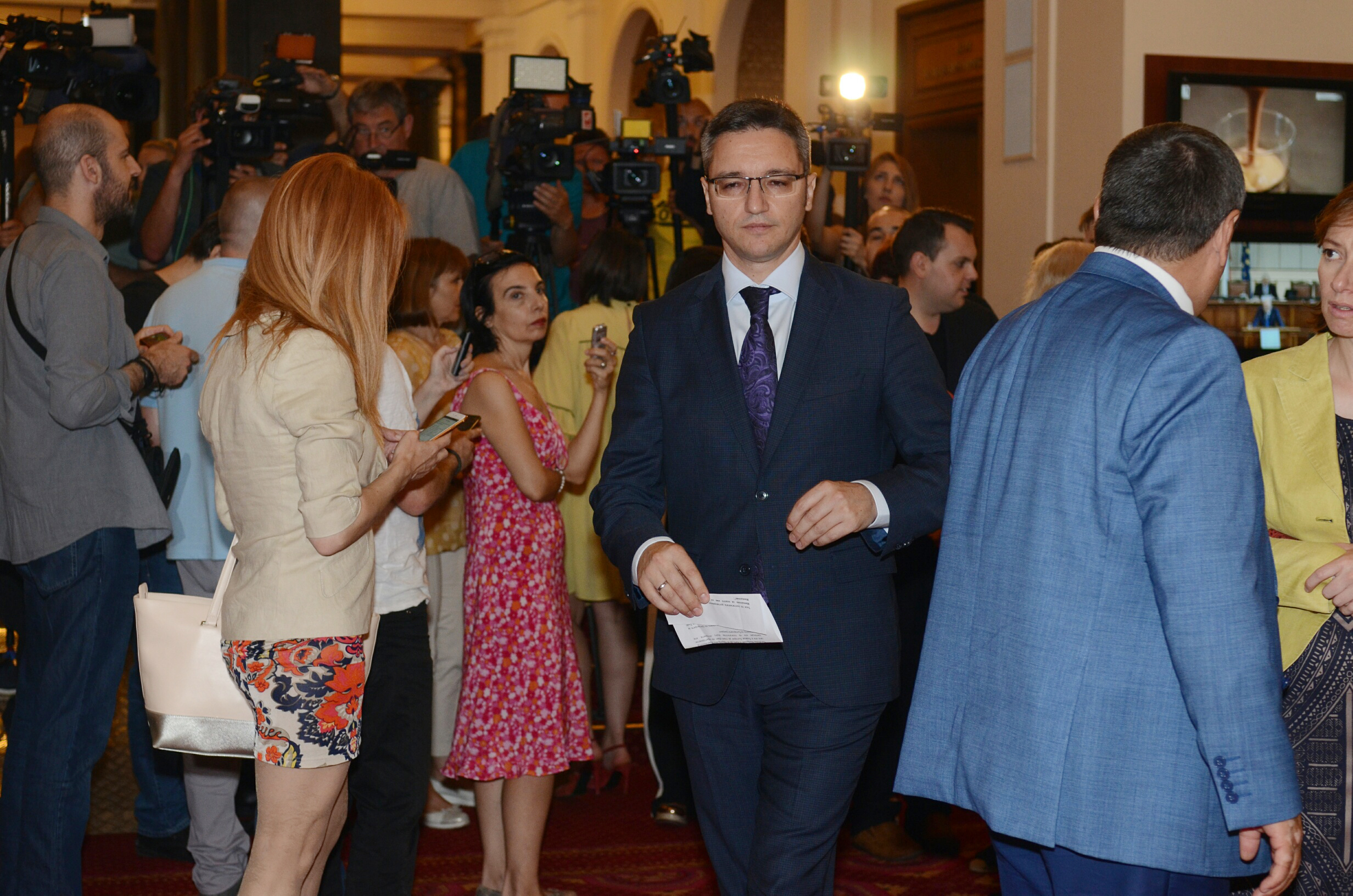 Парламент Кристиан Вигенин
