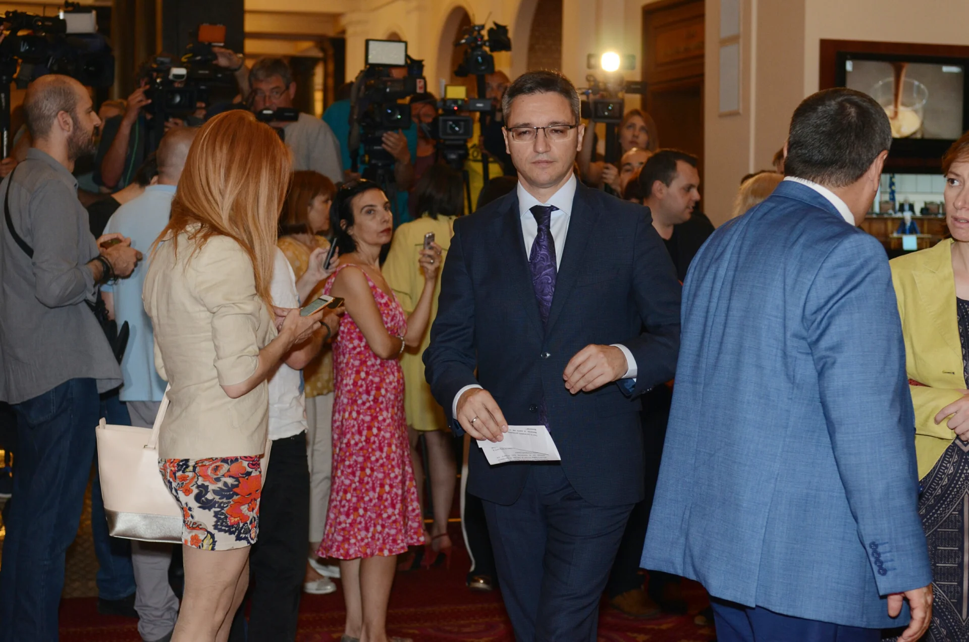 Парламент Кристиан Вигенин