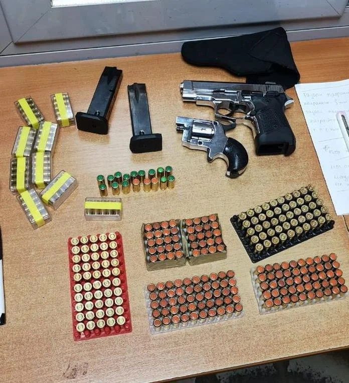 пистолети контрабанда