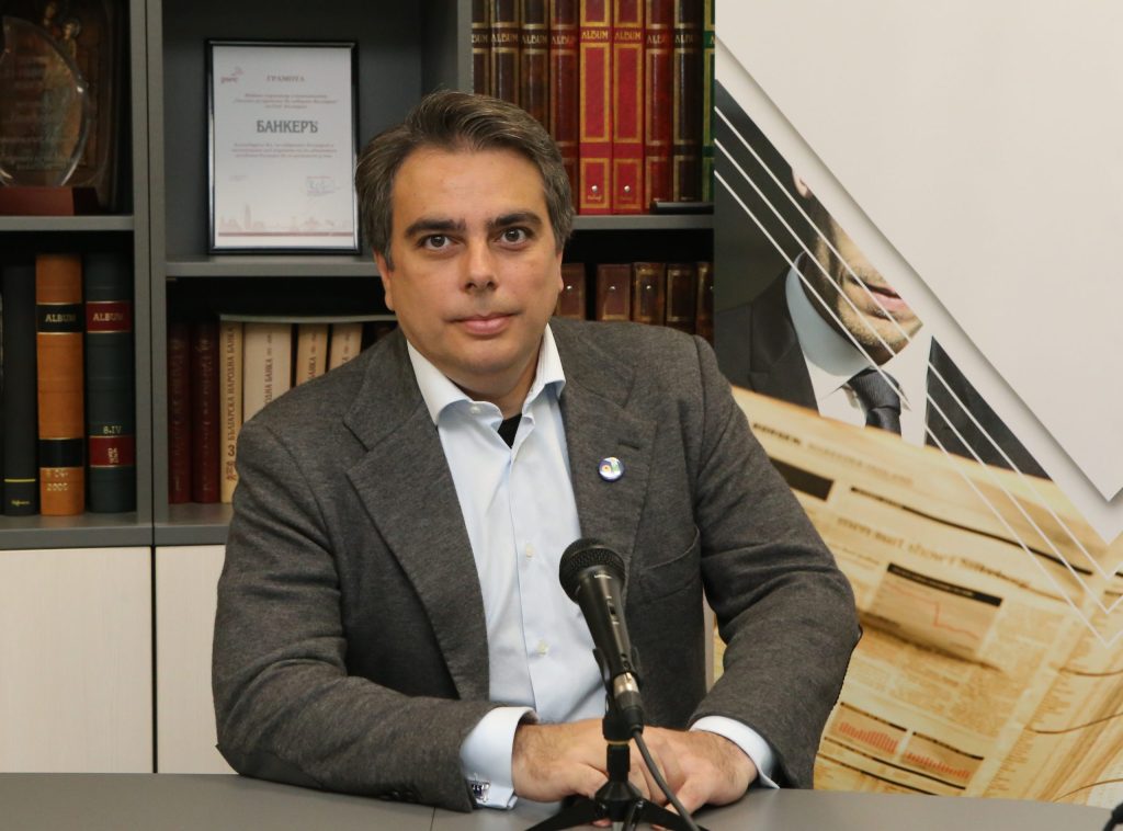 Асен Василев: Залогът е диктатура или парламентарна република 8 Асен Василев