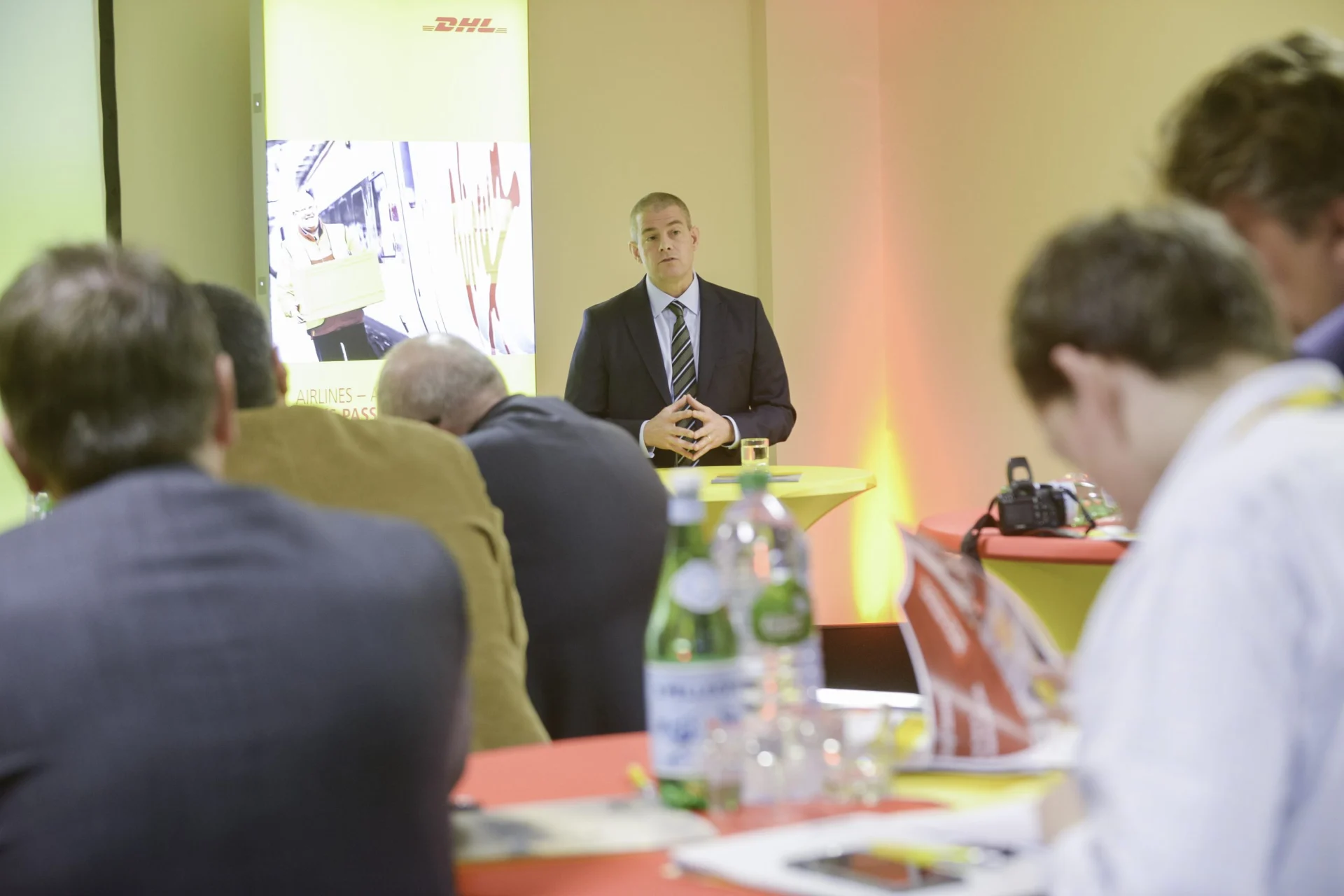 Джон Гилбърт - DHL