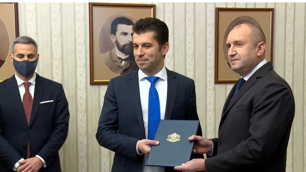 Президентство връчване на мандат на Продължаваме промяната Румен Радев Кирил Петков