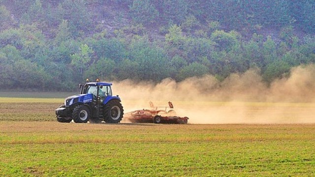 Много важна причина за растеж на цените на земеделската земя е комасацията на отделните имоти.