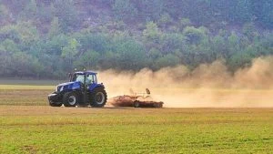 Много важна причина за растеж на цените на земеделската земя е комасацията на отделните имоти.
