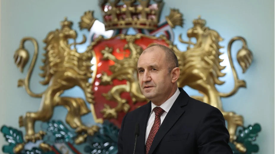Румен Радев ще удостои военнослужещи с Почетния знак на президента
