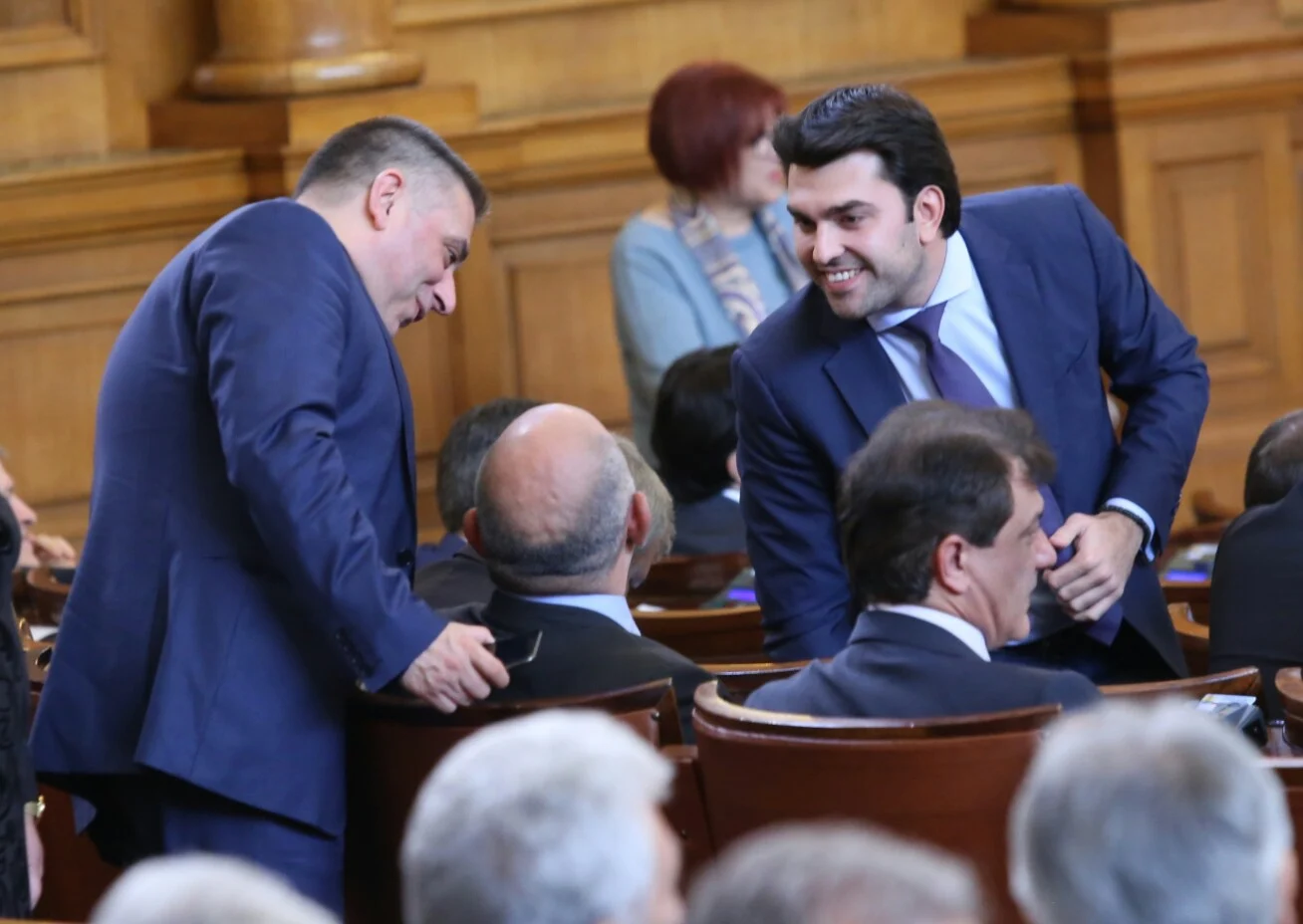Парламент Данаил Кирилов