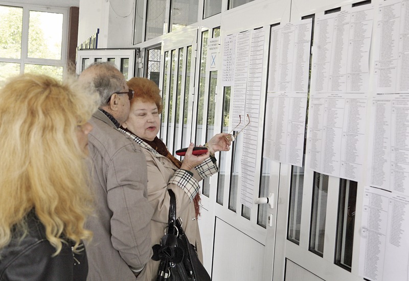 Да търсиш името си в избирателния списък и да установиш