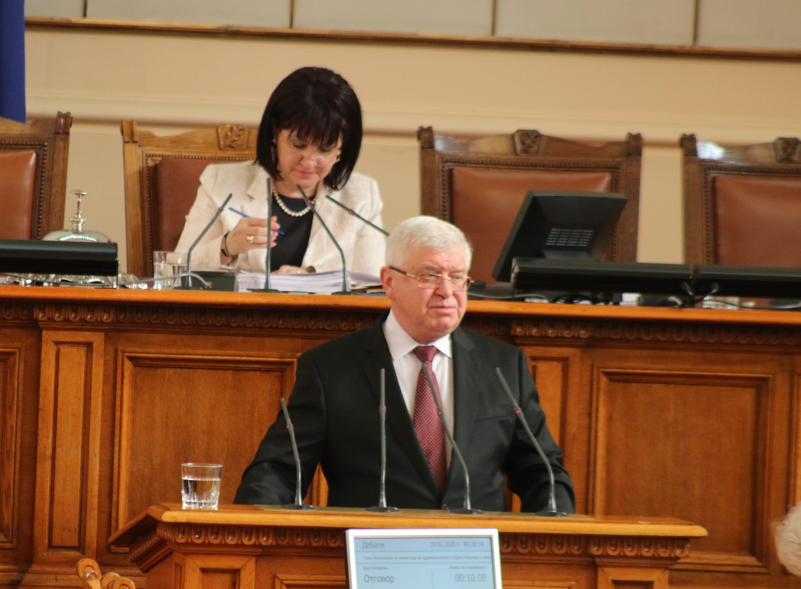 Парламент Кирил Ананиев Младен Маринов
