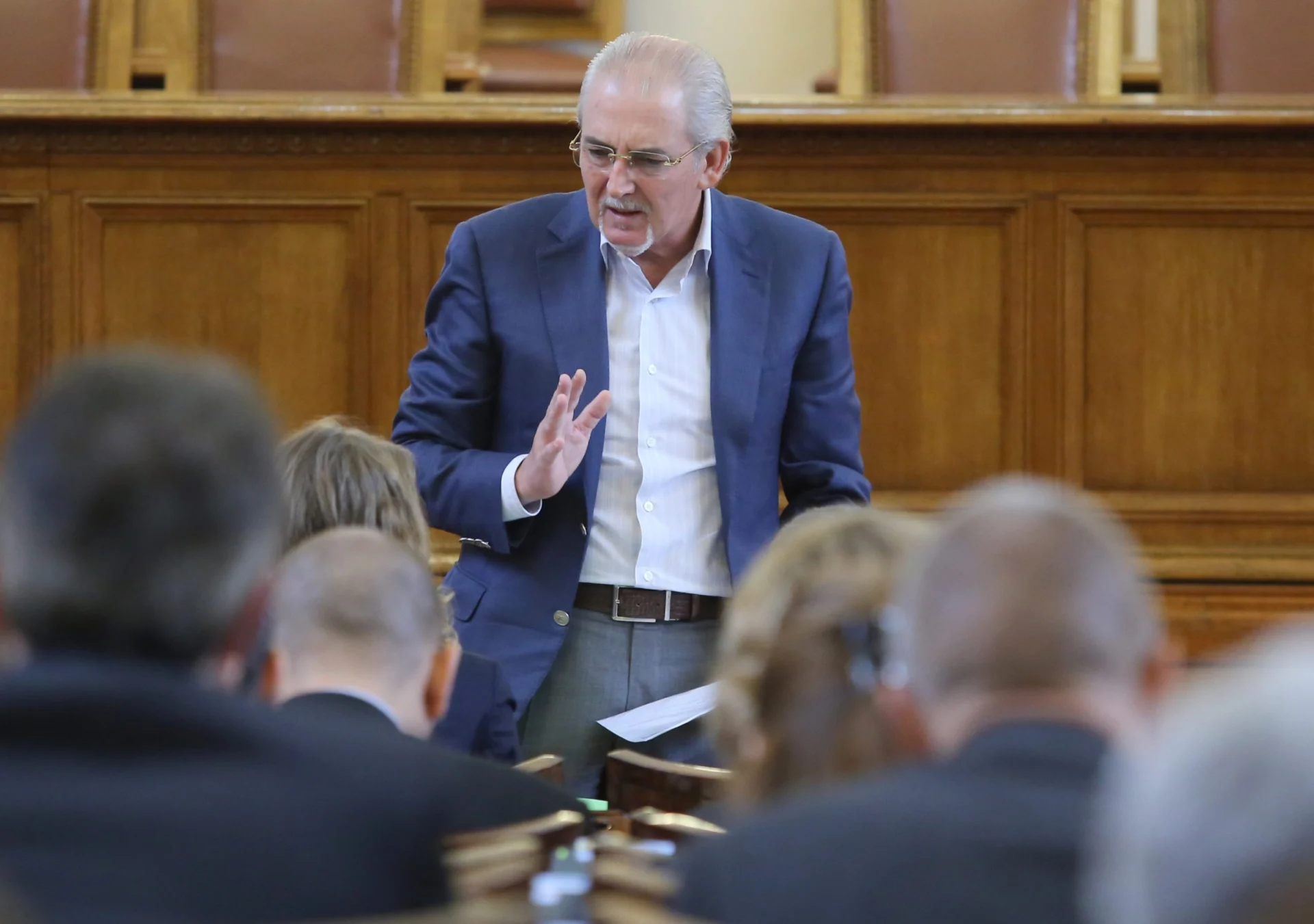 Парламент Лютви Местан