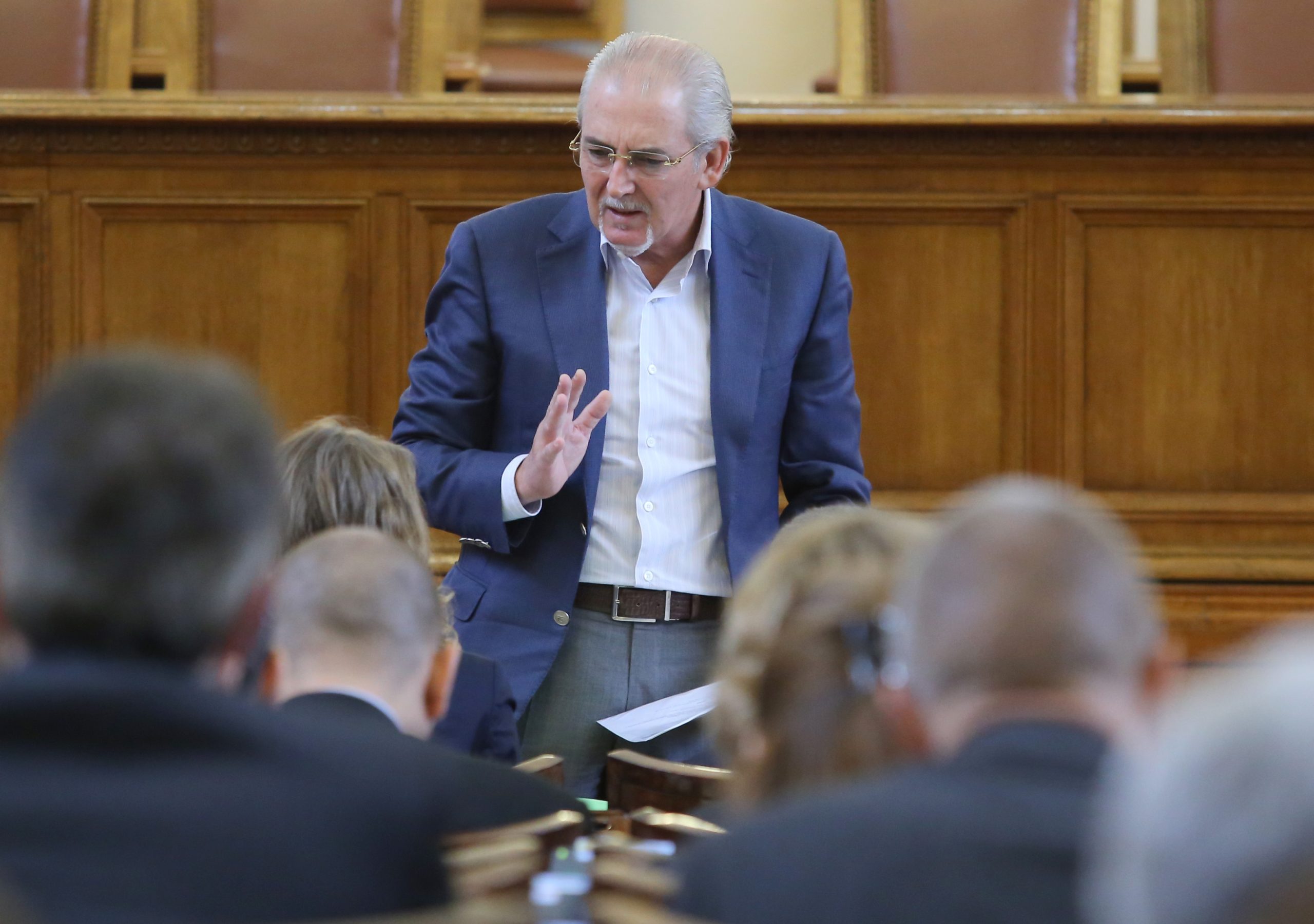 Парламент Лютви Местан
