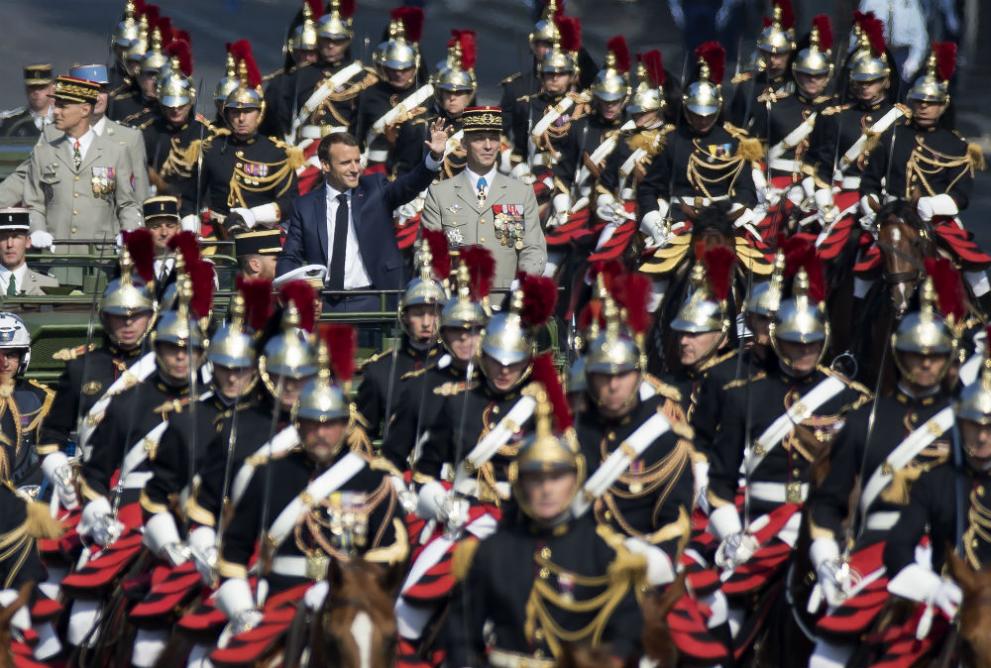 парад париж