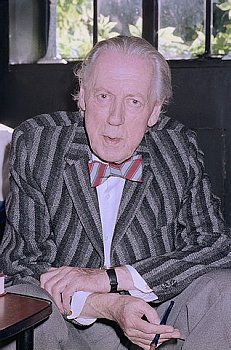 британският икономист сър Джон Ричард Николас Стоун (на английски: Sir John Richard Nicholas Stone)