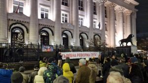 Инициативата "Правосъдие за всеки" провежда пореден протест пред Съдебната палата в София. Акцията е този път е под наслов "Вън Пеевски от съдебната власт"