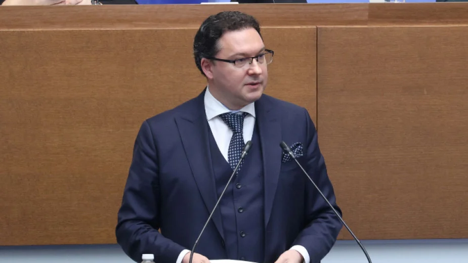 Лъжа е, че Делян Пеевски вчера е бил в МВР, заяви Даниел Митов