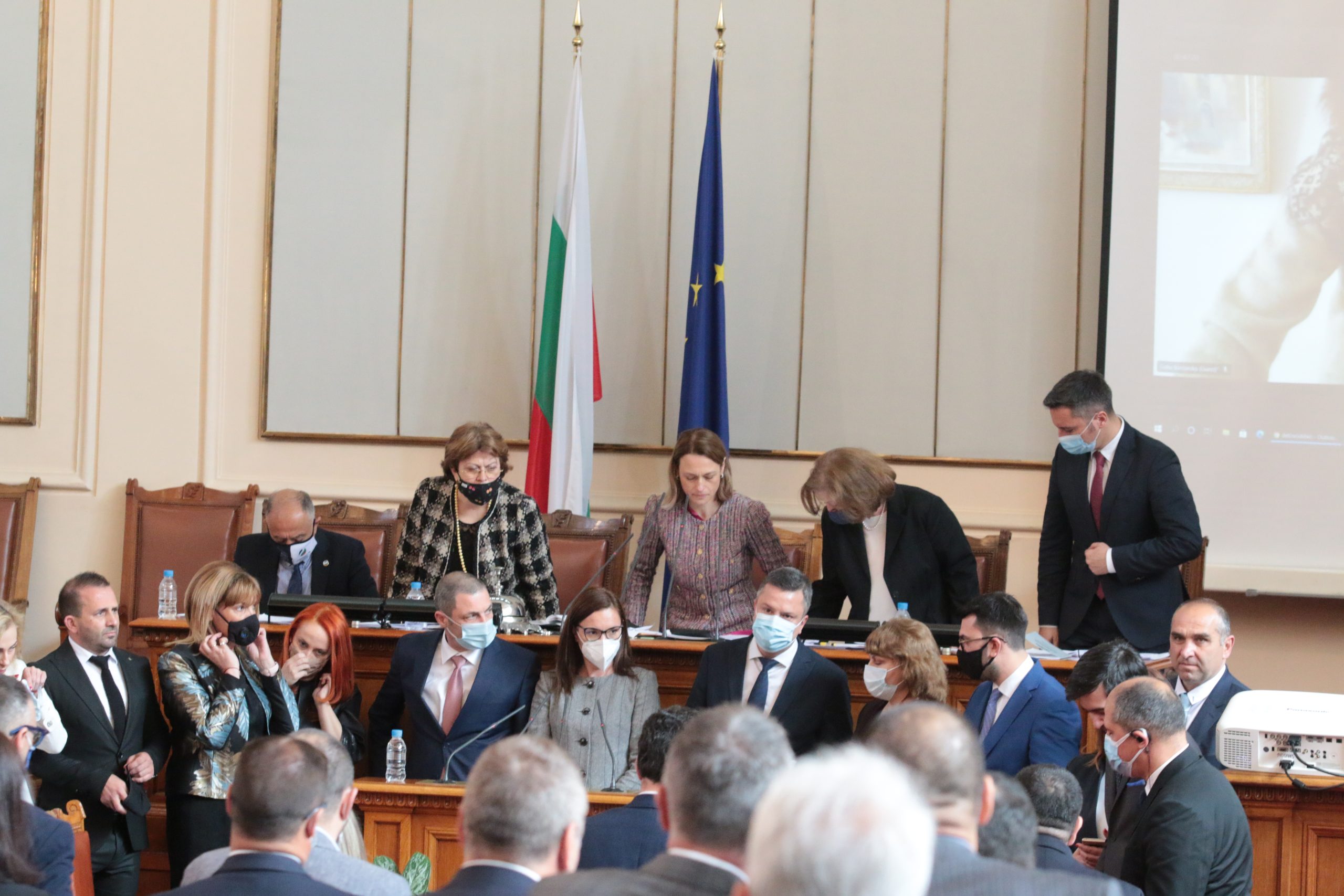 Парламент клетва депутати