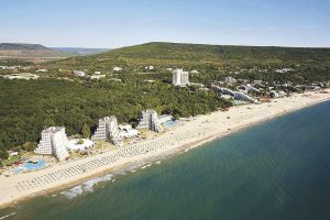 Реализираните нощувки в курорта "Албена" са с 1% по-малко през миналата година.