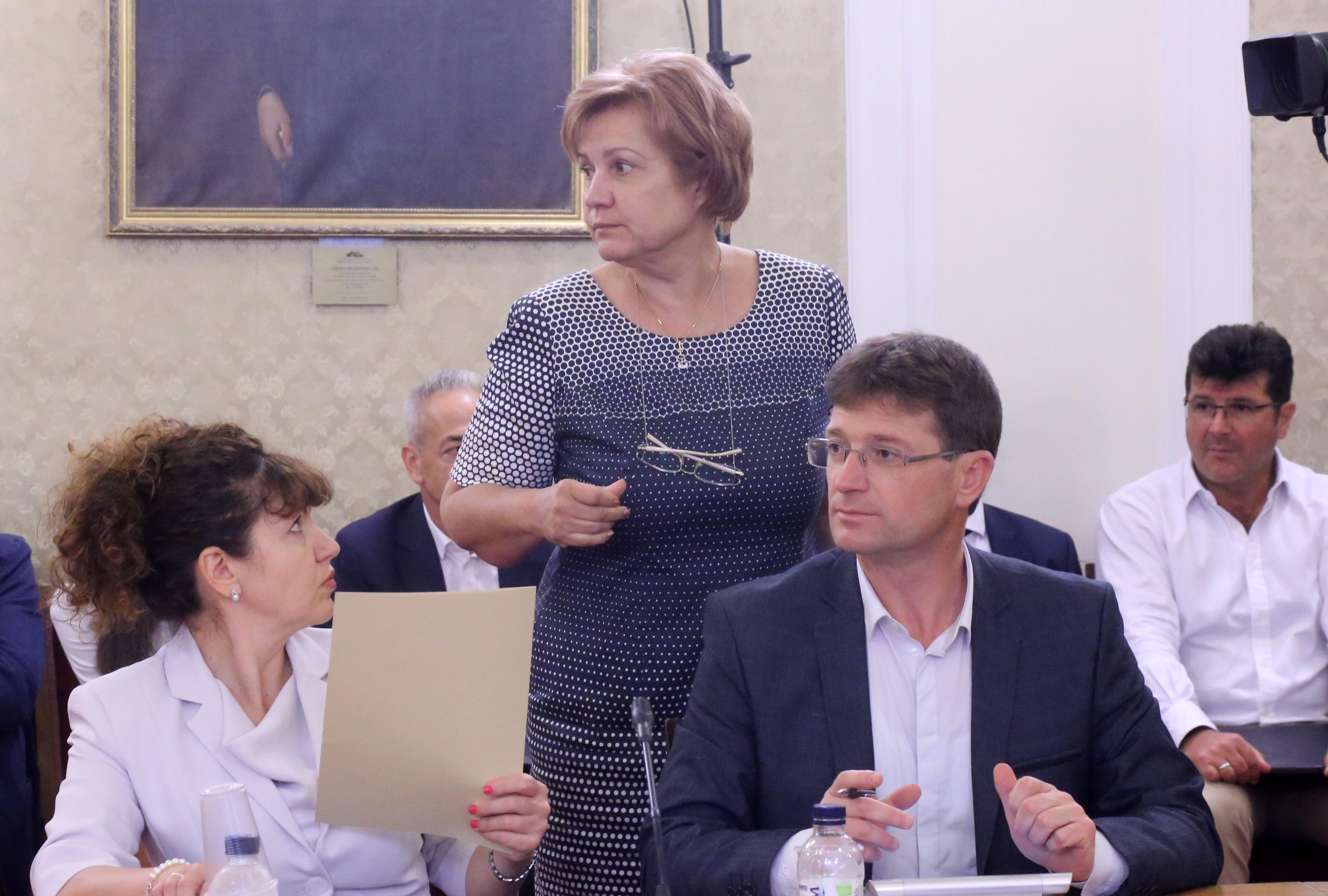 Парламент - комисия по бюджет и финанси - избор на зам. председател на КФН - Менда Стоянова