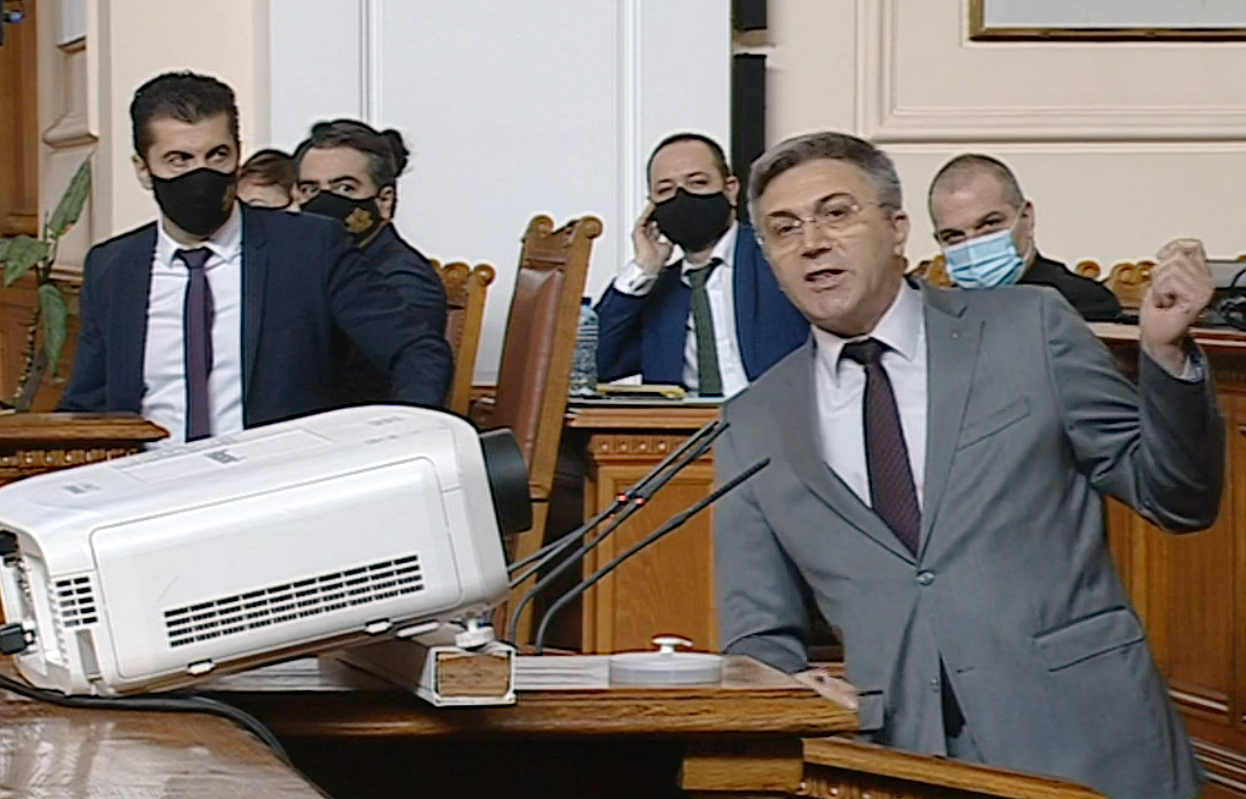 Парламент Магнитски Пеевски