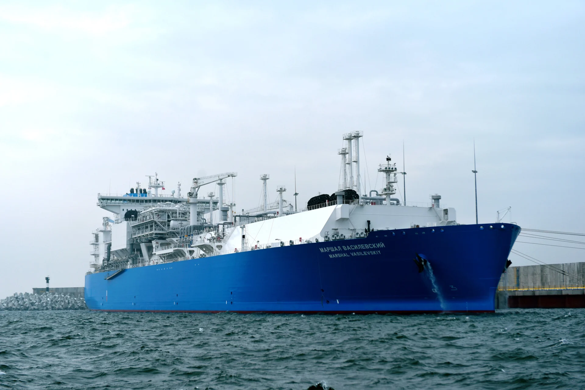 маршал василевски втечнен природен газ русия руски кораб
